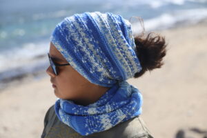 Ensemble bonnet ouvert et snood assorti jacquard tricoté main : l’accessoire de mode incontournable pour l’hiver