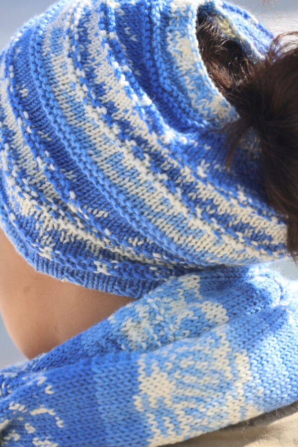Ensemble bonnet ouvert et snood assorti jacquard tricoté main : l’accessoire de mode incontournable pour l’hiver