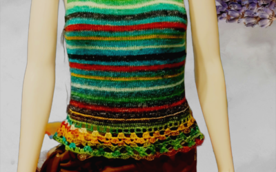 PARASIO multicolore : le top court à bretelles tricoté à la main qui allie confort et style
