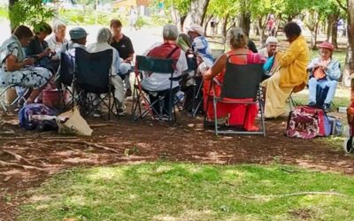 Quand le tricot devient un lien : Les Seniors de Saint-Denis tissent ensemble créativité et amitié